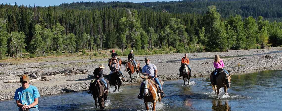 teton-horseback-riding-creek-crossing